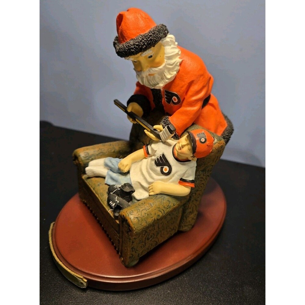Memory Company Philadelphia Flyers Santa's Gift Figurine